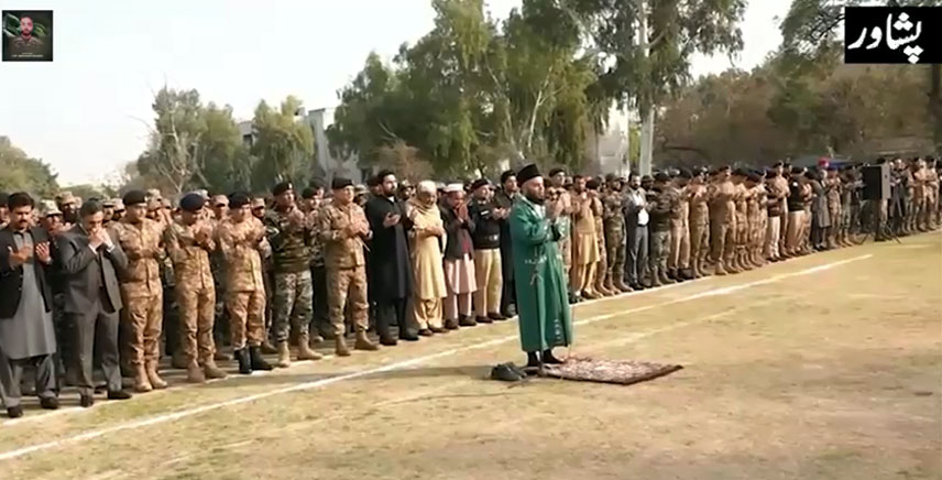 باڑہ آپریشن میں شہید کیپٹن عباس خان کی نماز جنازہ پشاور میں ادا