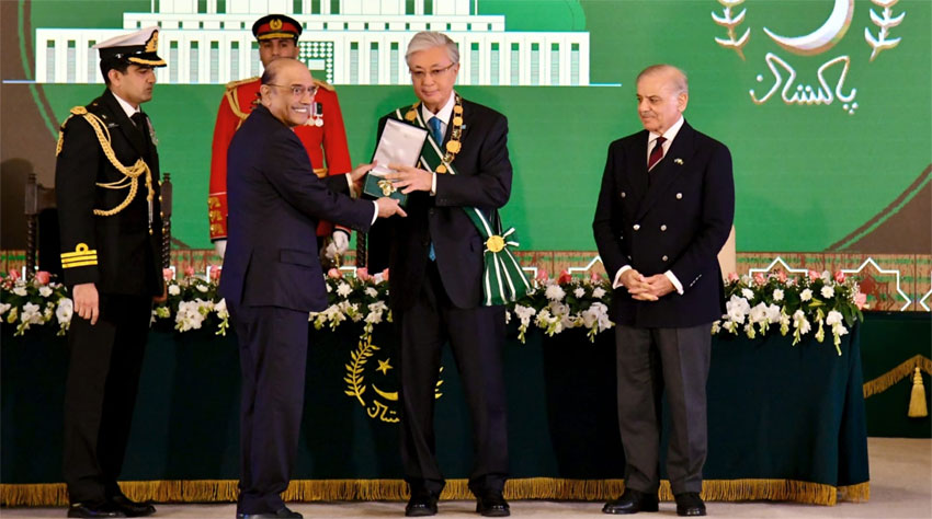  صدر پاکستان نے قازقستان کے صدر کو نشان پاکستان سے نواز دیا