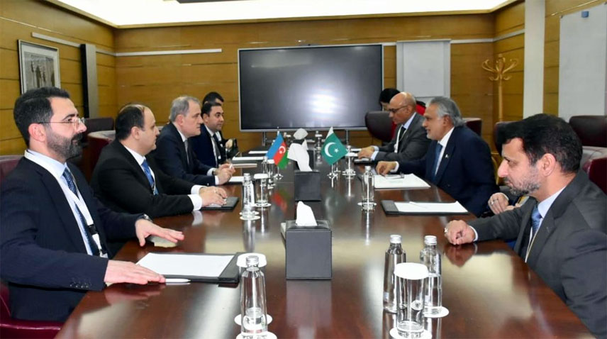 نائب وزیراعظم اور آذربائیجان کے وزیر خارجہ کا علاقائی صورتحال پر تبادلہ خیال