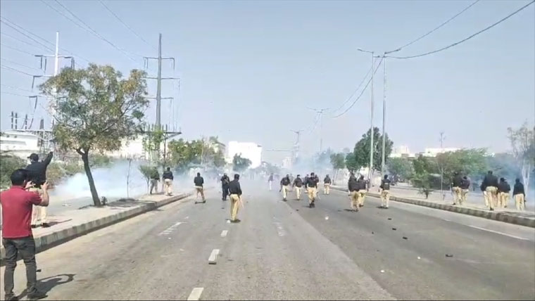 ایرانی سپریم لیڈر آیت اللہ خامنہ ای کی شہادت پر احتجاج، کراچی میں پولیس مظاہرین کی جھڑپ میں 6 جاں بحق