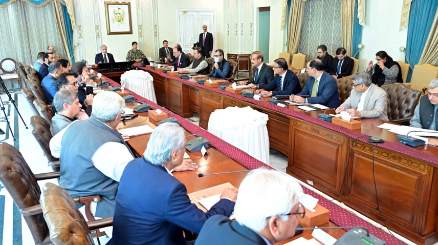 وزیراعظم کی پٹرولیم مصنوعات کی ذخیرہ اندوزی کرنے والوں کے خلاف سخت کارروائی کی ہدایت