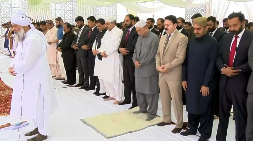 صدر آصف علی زرداری نے نواب شاہ میں نماز عید ادا کی