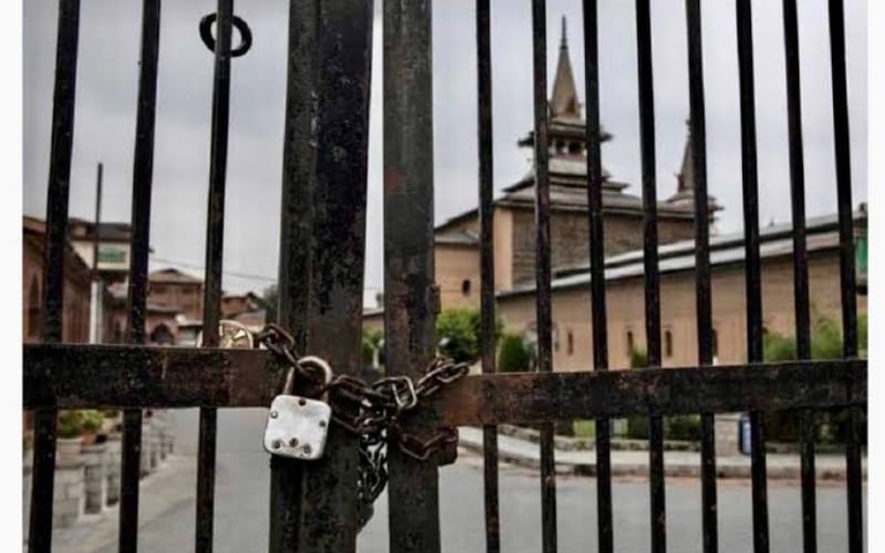 قابض بھارتی انتظامیہ نے عید کے موقع پر مقبوضہ کشمیر کی جامع مسجد کو سیل کردیا