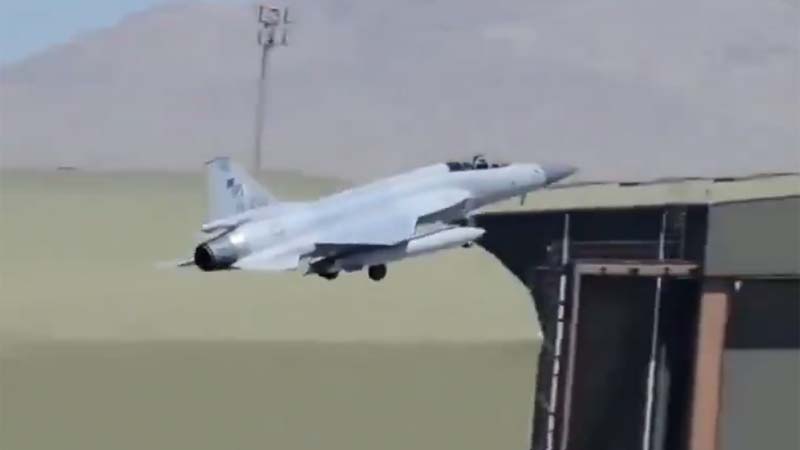 جے ایف-17 طیارے کی سعودی ایئربیس سے پرواز، دفاعی تعاون میں پیش رفت کا اشارہ